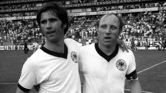 德国足坛又一位传奇陨落，席勒与穆勒天堂相聚