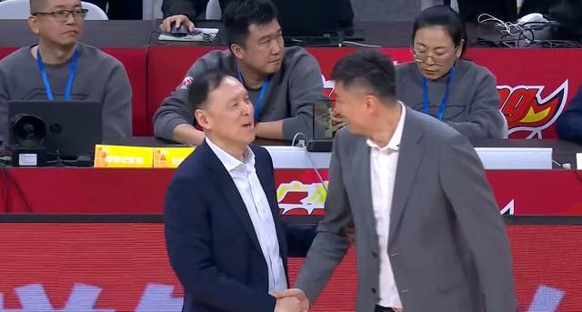 v体育首页-有惊无险！广东轻取鱼腩，胡明轩末节独砍11分，杜锋给老帅上一课