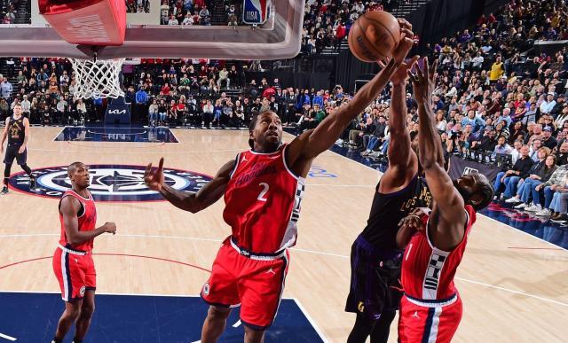 v体育官网-小卡凶猛进化，快艇北伐有多猛？勇士开拓者送大礼